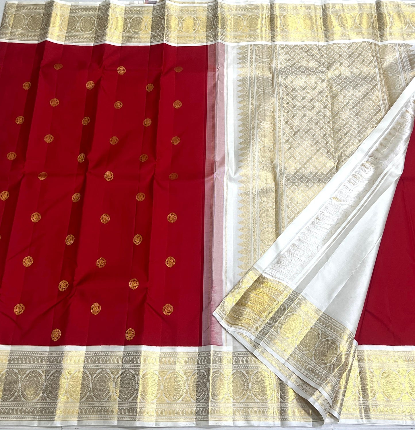 Product Image - Pure Kanchipuram Handloom Silk Saree with Double-Side Kuttu Border