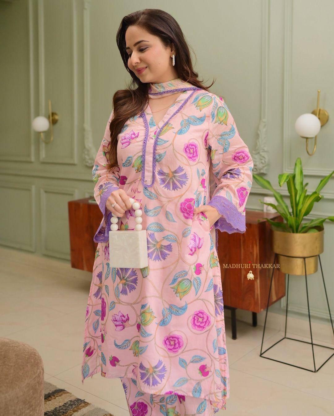 Product Image - Elegant Abstract Floral Suit Set | Designer Georgette Saree | Festive Wear