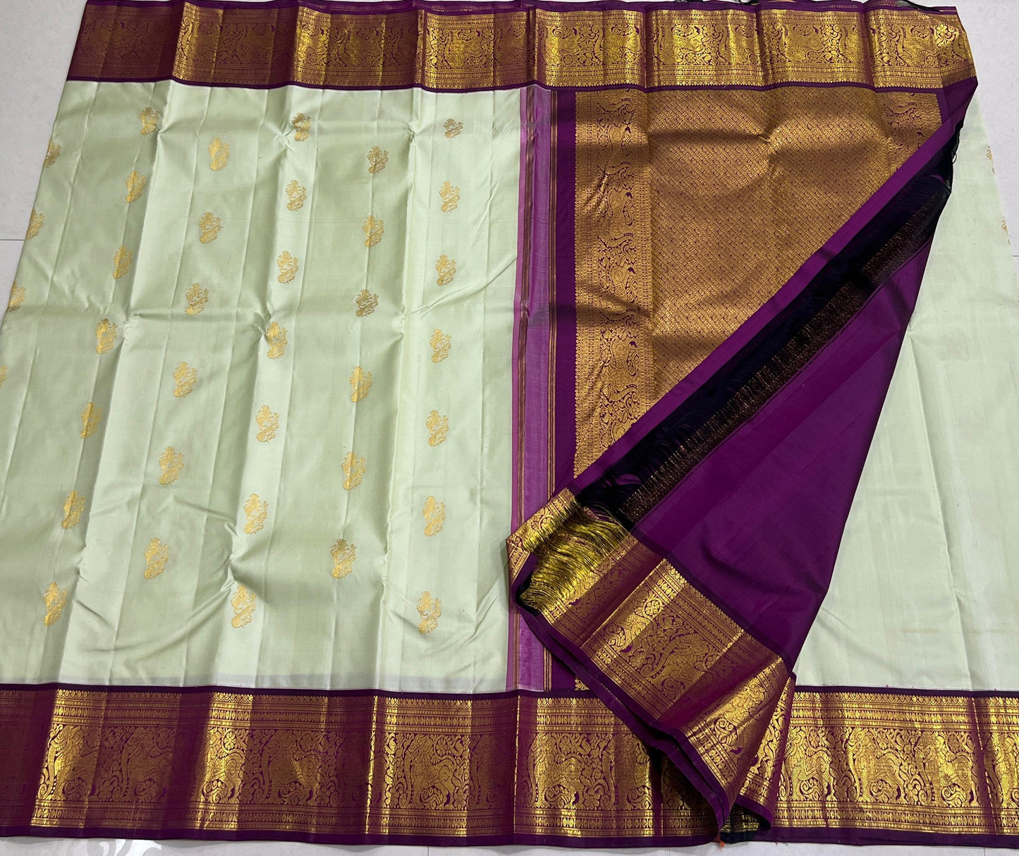Product Image - Pure Kanchipuram Handloom Silk Saree with Double-Side Kuttu Border