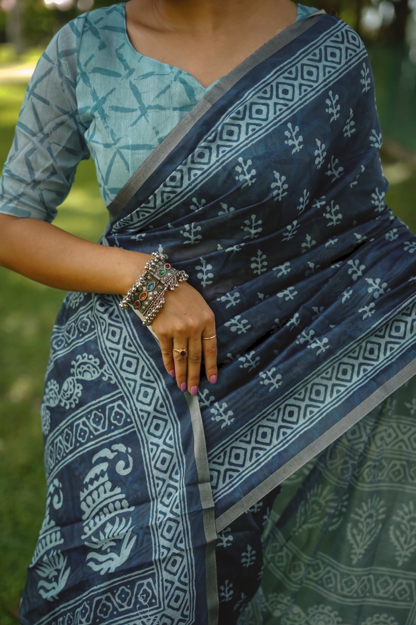 Product Image - Elegant Dhanwari Cotton Saree with Zari Border - Premium Ethnic Wear