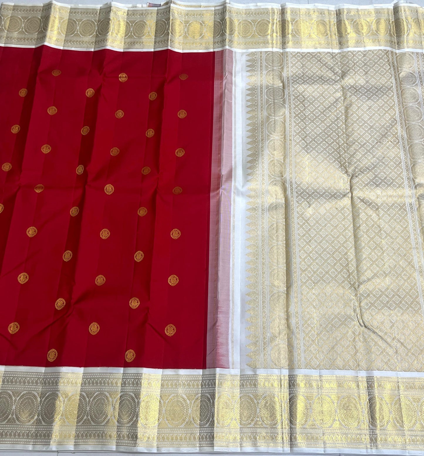 Product Image - Pure Kanchipuram Handloom Silk Saree with Double-Side Kuttu Border
