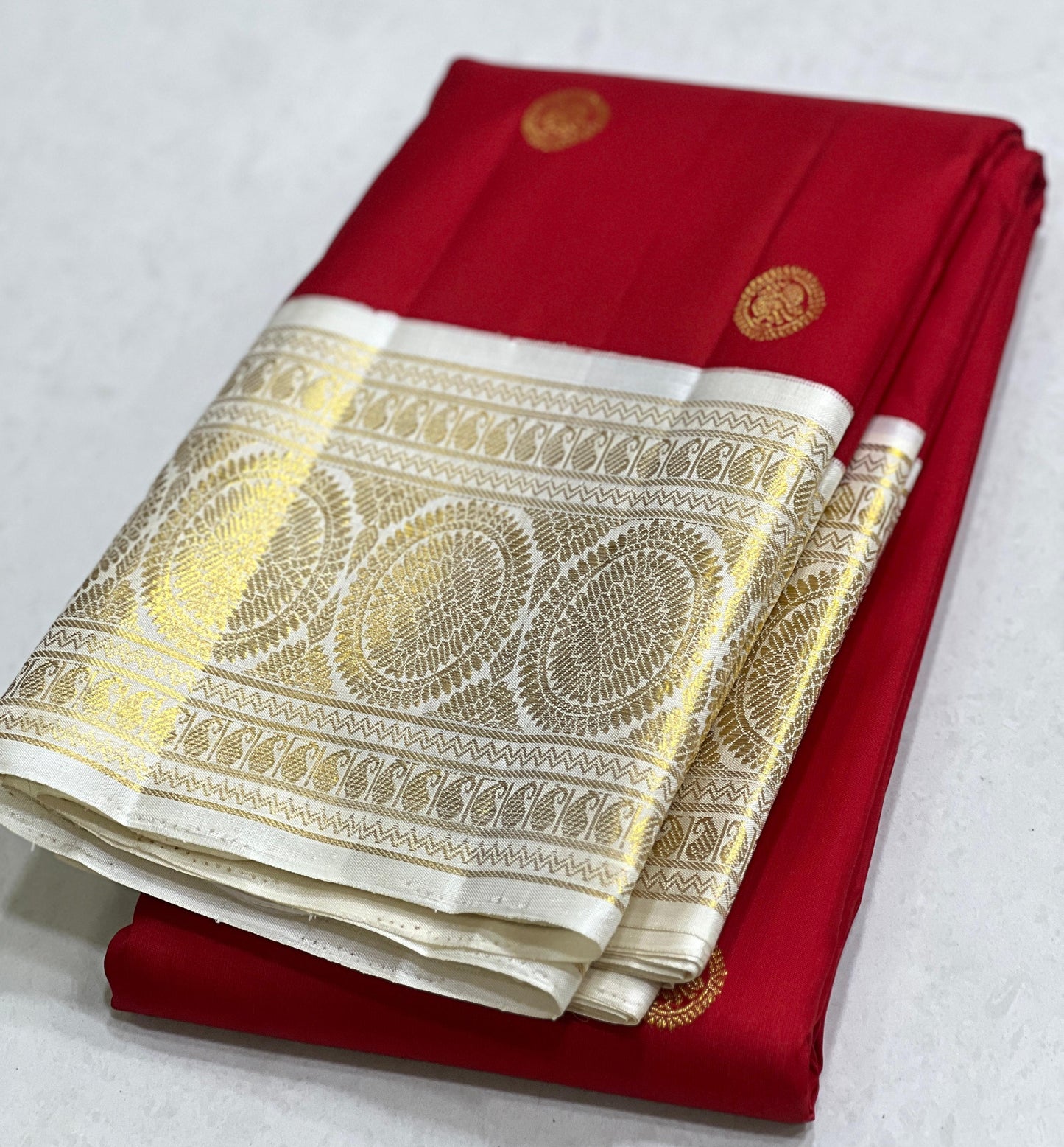 Product Image - Pure Kanchipuram Handloom Silk Saree with Double-Side Kuttu Border