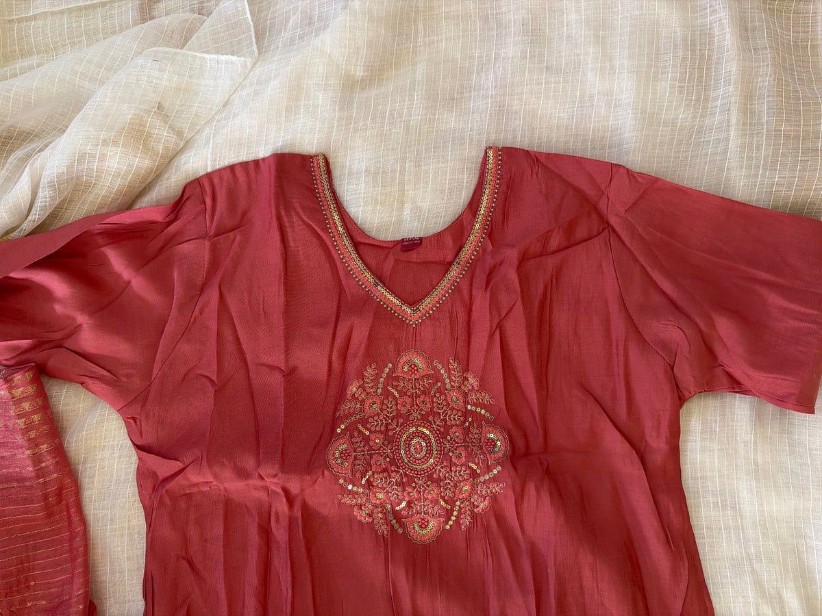 Product Image - Luxurious Silk Evening Gown - 6
