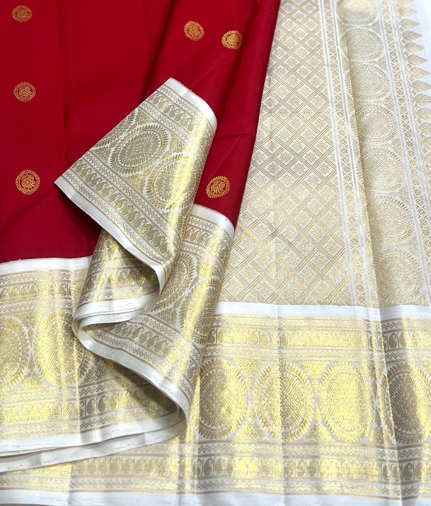 Product Image - Pure Kanchipuram Handloom Silk Saree with Double-Side Kuttu Border