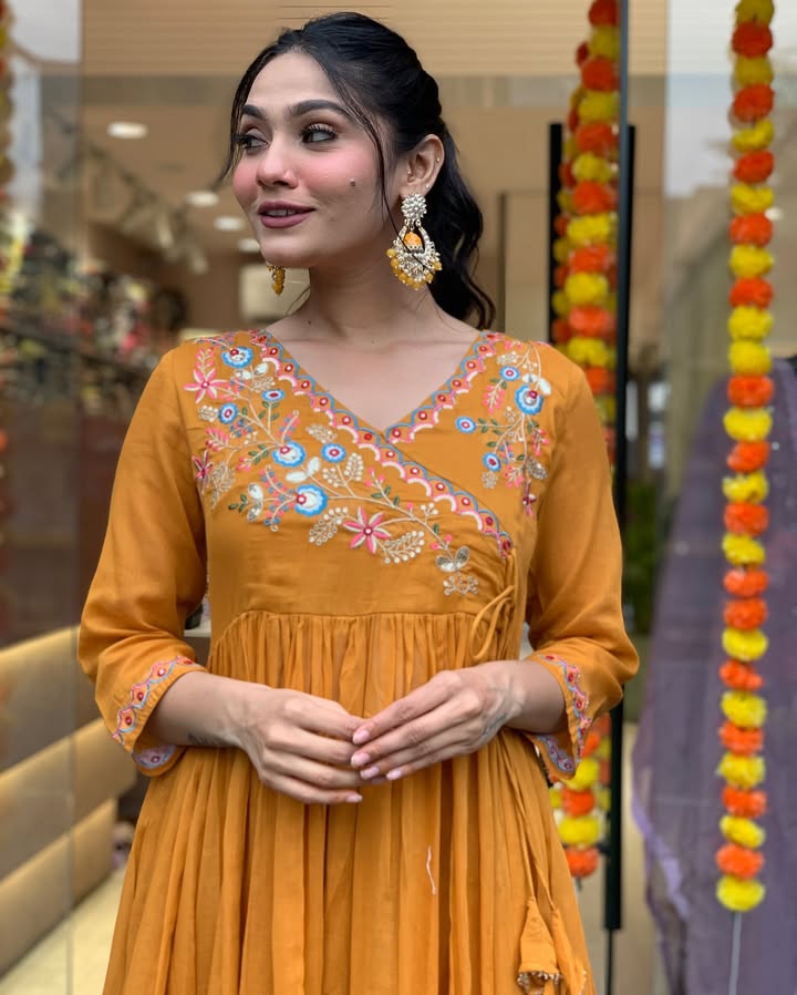 Product Image - Designer Viscose Chanderi Embroidery Kurti Pant with Dupatta - Perfect Wedding Attire
