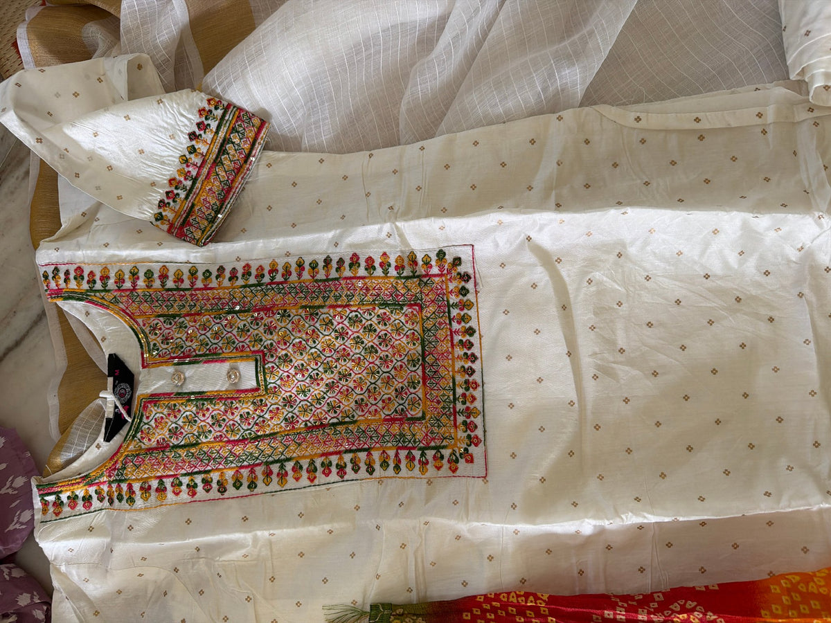 Product Image - Elegant White Hand-Embroidered Dress - 5