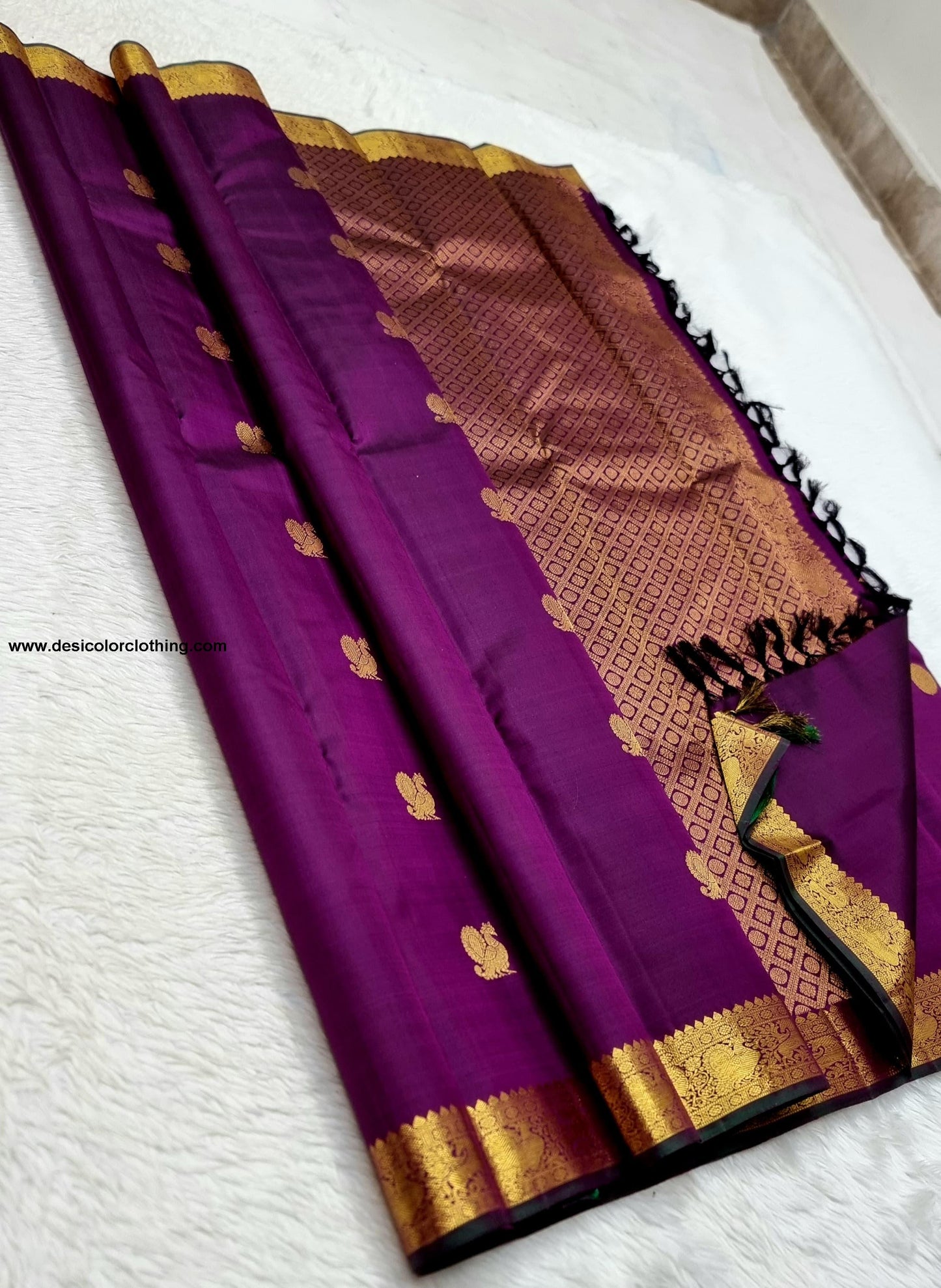 Beautiful Hand-Painted Organza Silk Saree – A Blend of Artistry and Elegance