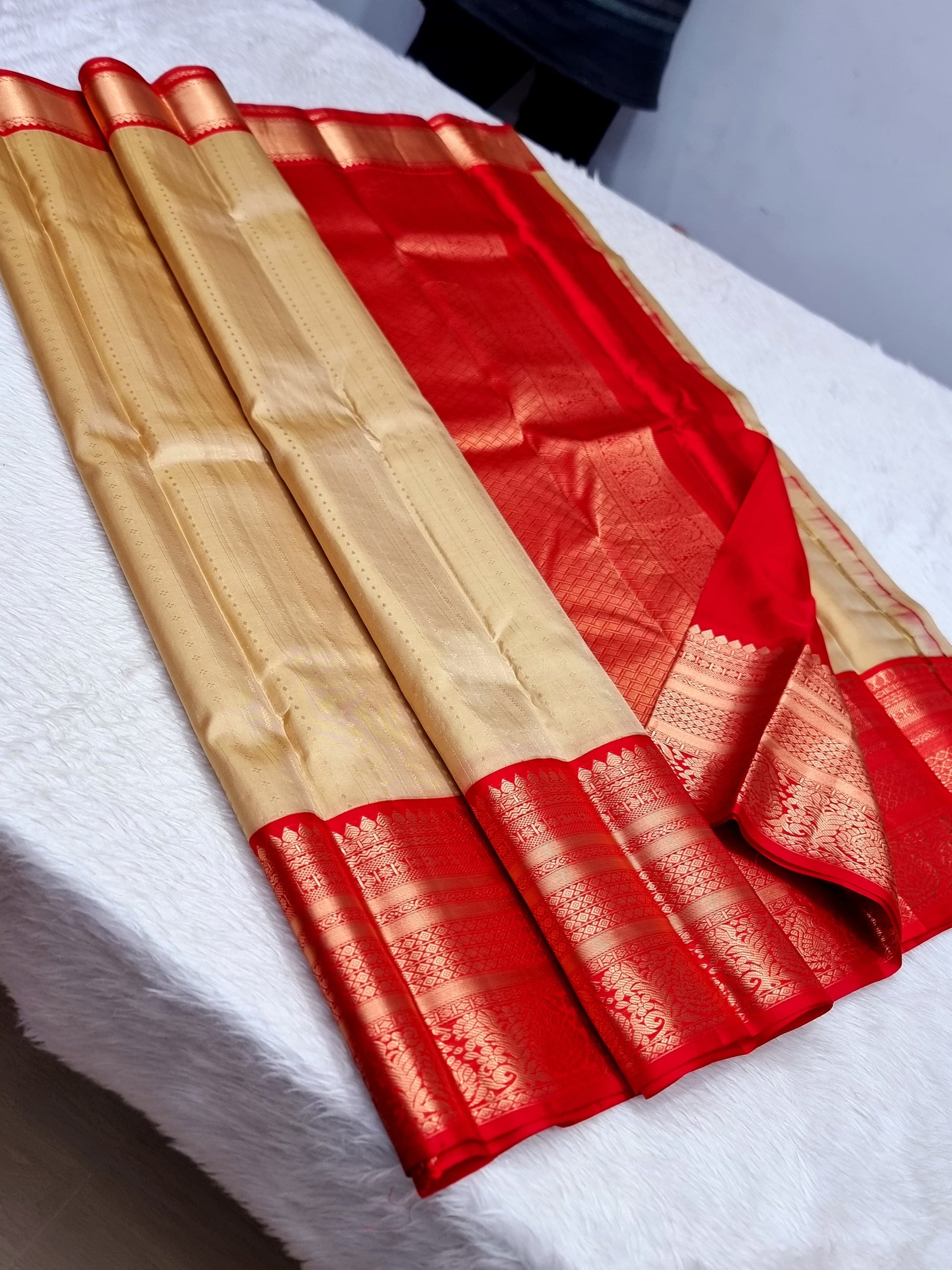 Product Image - Exquisite 1 Gram Gold Pure Zari Handwoven Kanchipuram Silk Sarees