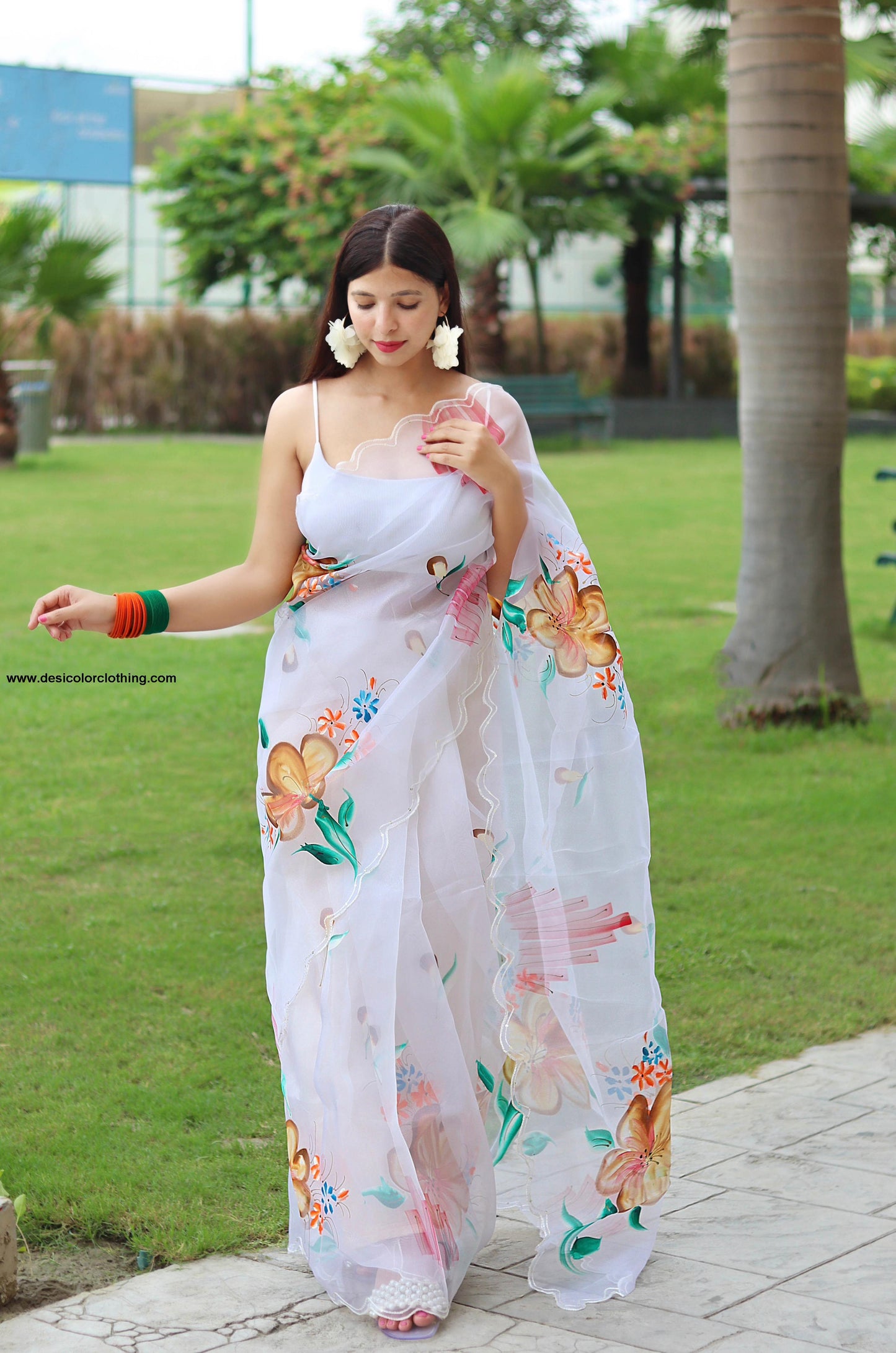 Beautiful Hand-Painted Organza Silk Saree – A Blend of Artistry and Elegance