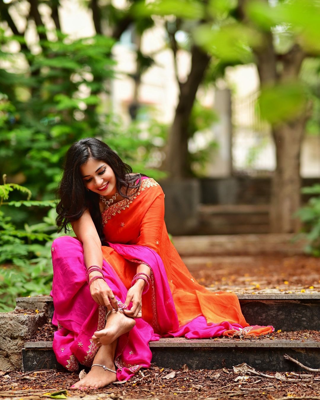 Product Image - Elegant Chinnon Saree with Heavy Embroidery and Jari Work