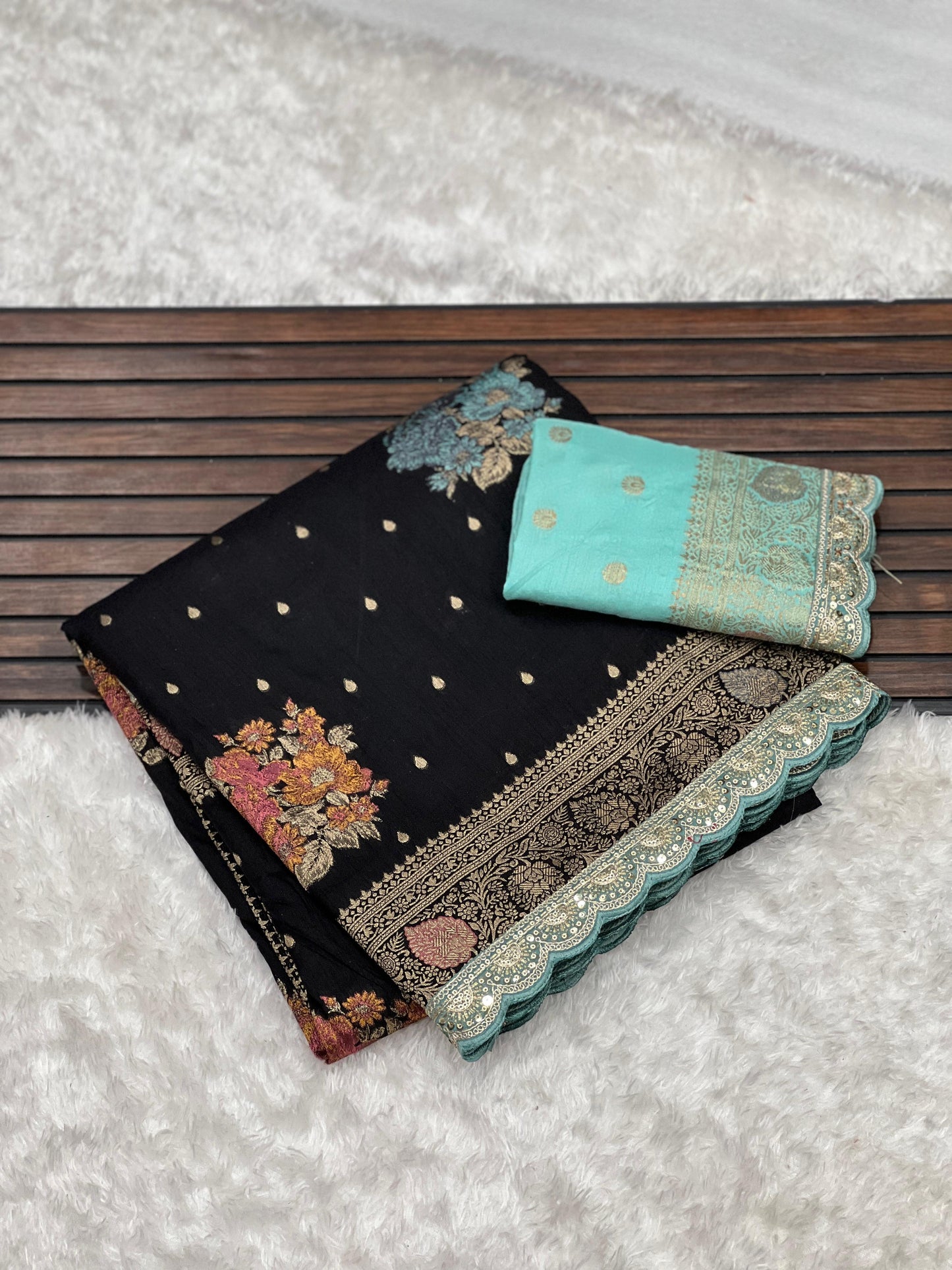 Product Image - Exquisite Designer Pure Silk Saree with Georgette Fabric - Festive Wear