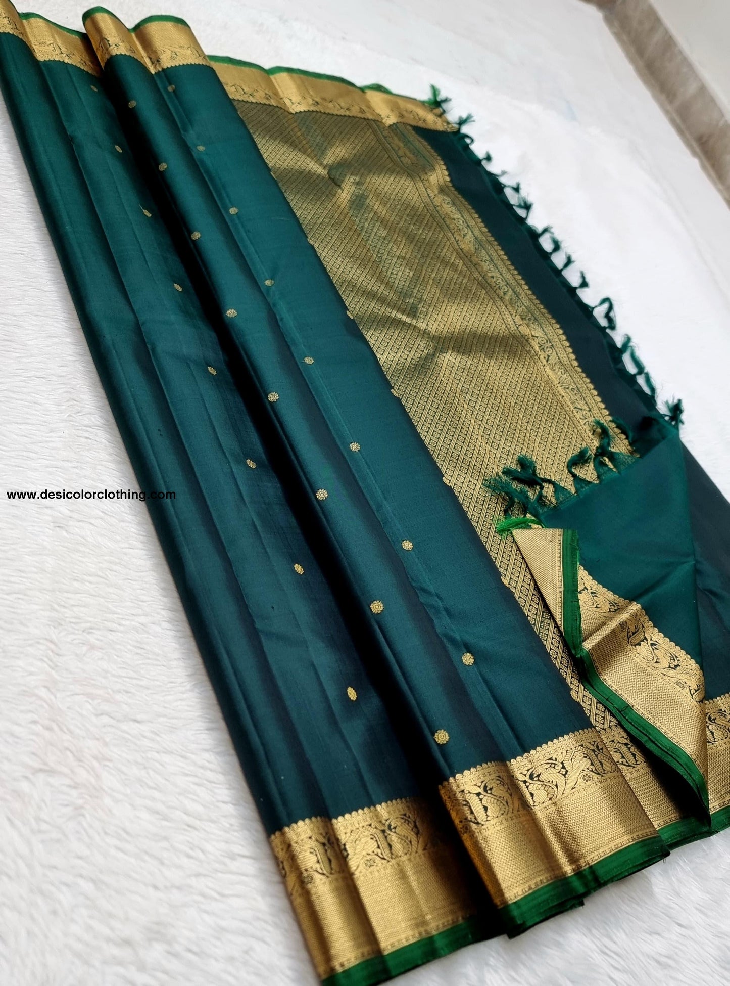 Beautiful Hand-Painted Organza Silk Saree – A Blend of Artistry and Elegance