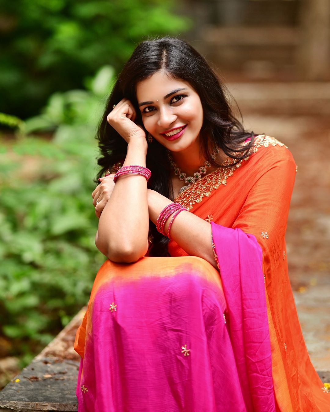 Product Image - Elegant Chinnon Saree with Heavy Embroidery and Jari Work