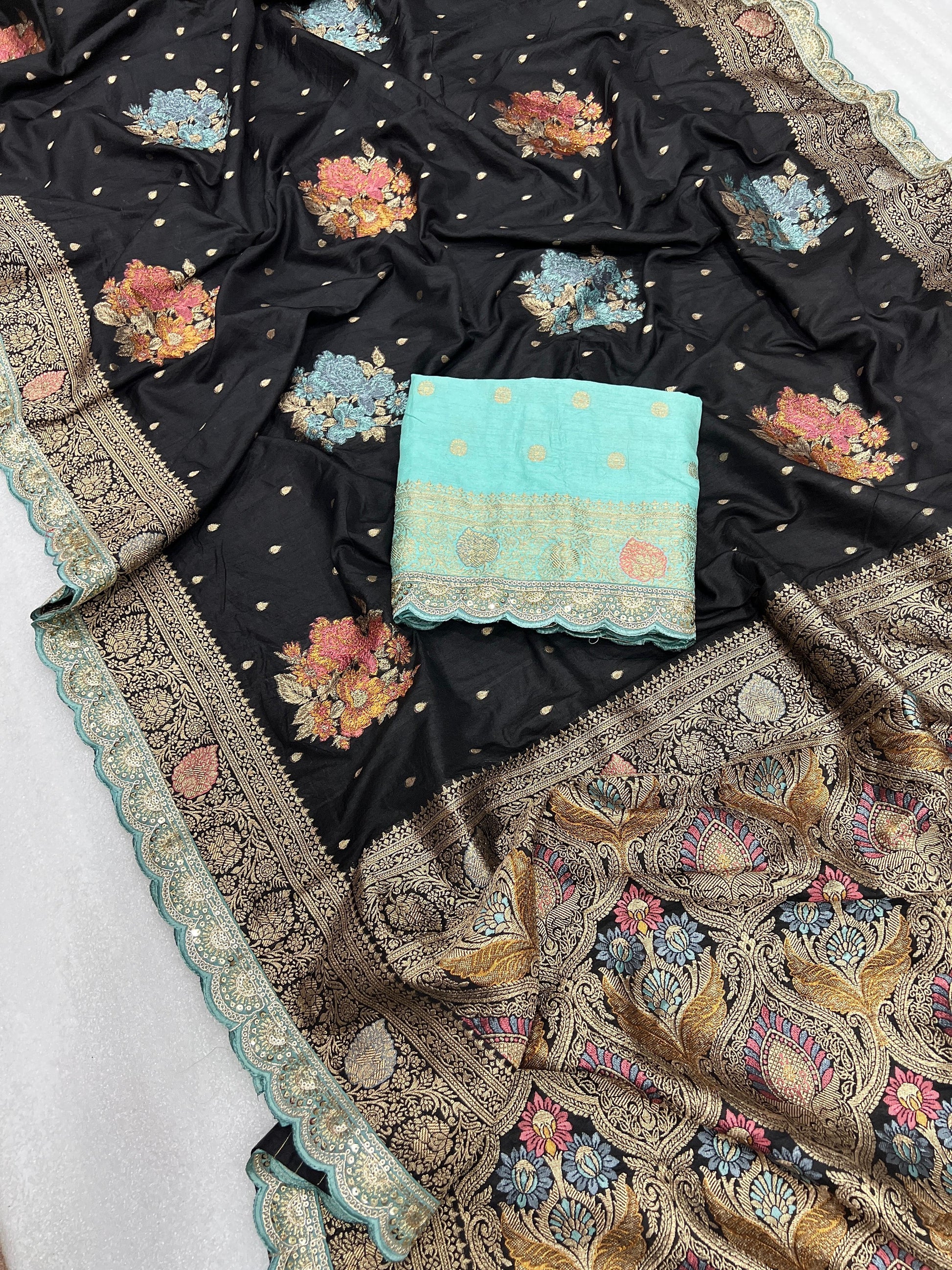Product Image - Exquisite Designer Pure Silk Saree with Georgette Fabric - Festive Wear