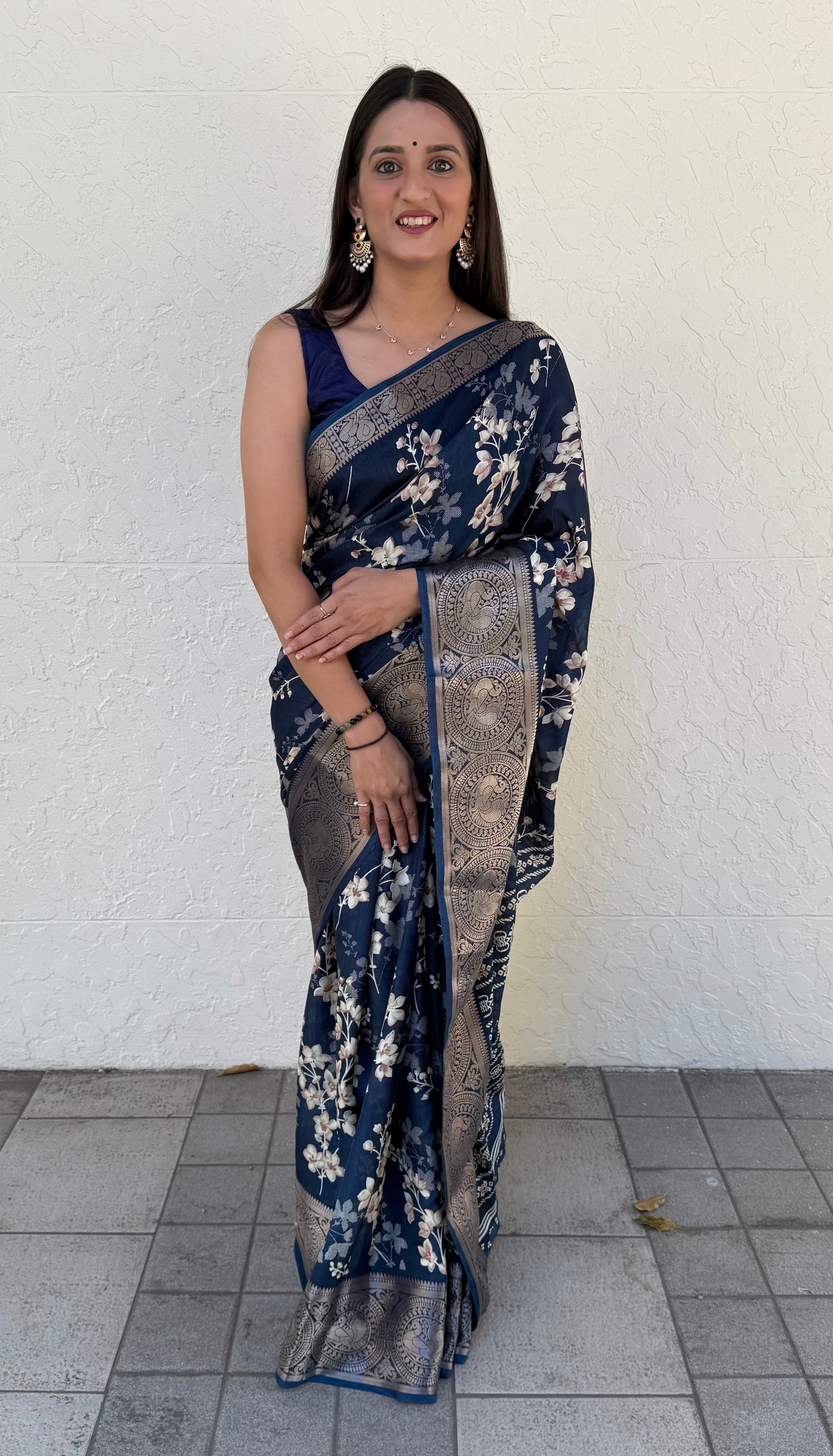 Product Image - Stunning Patola Saree - Pure Dola Silk for Festive Elegance