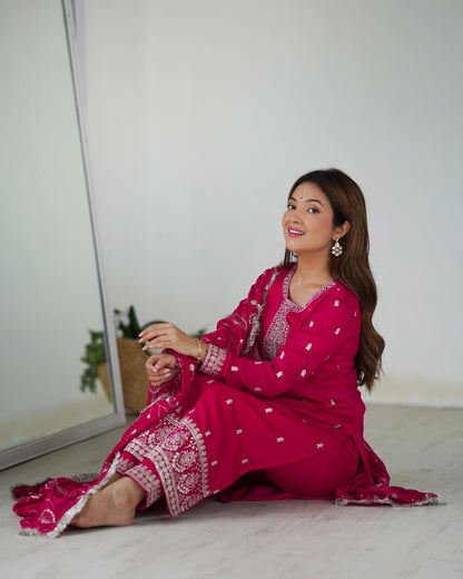 Product Image - Exquisite Pure Blooming Vichitra Silk Kurta with Dupatta Set