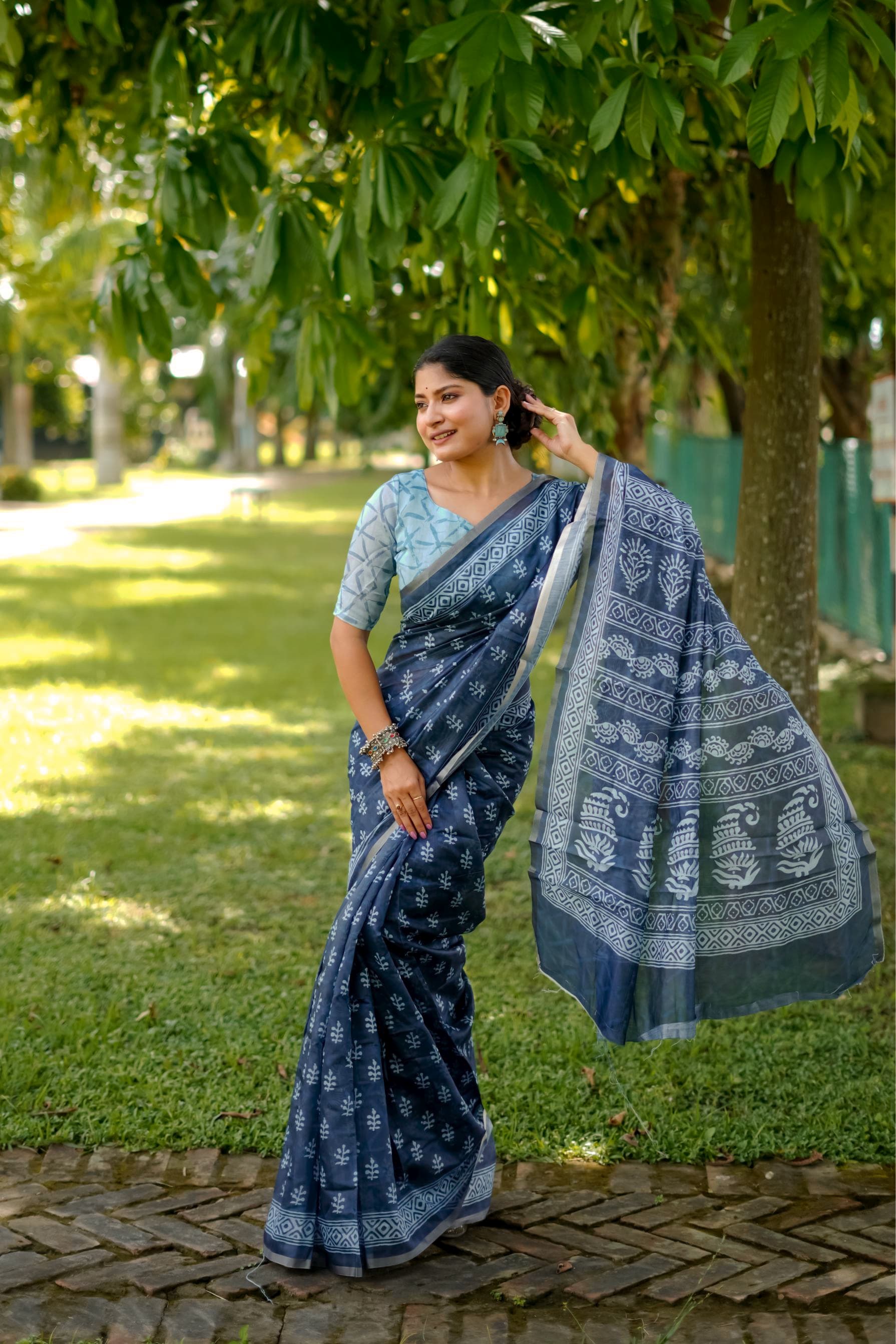 Product Image - Elegant Dhanwari Cotton Saree with Zari Border - Premium Ethnic Wear