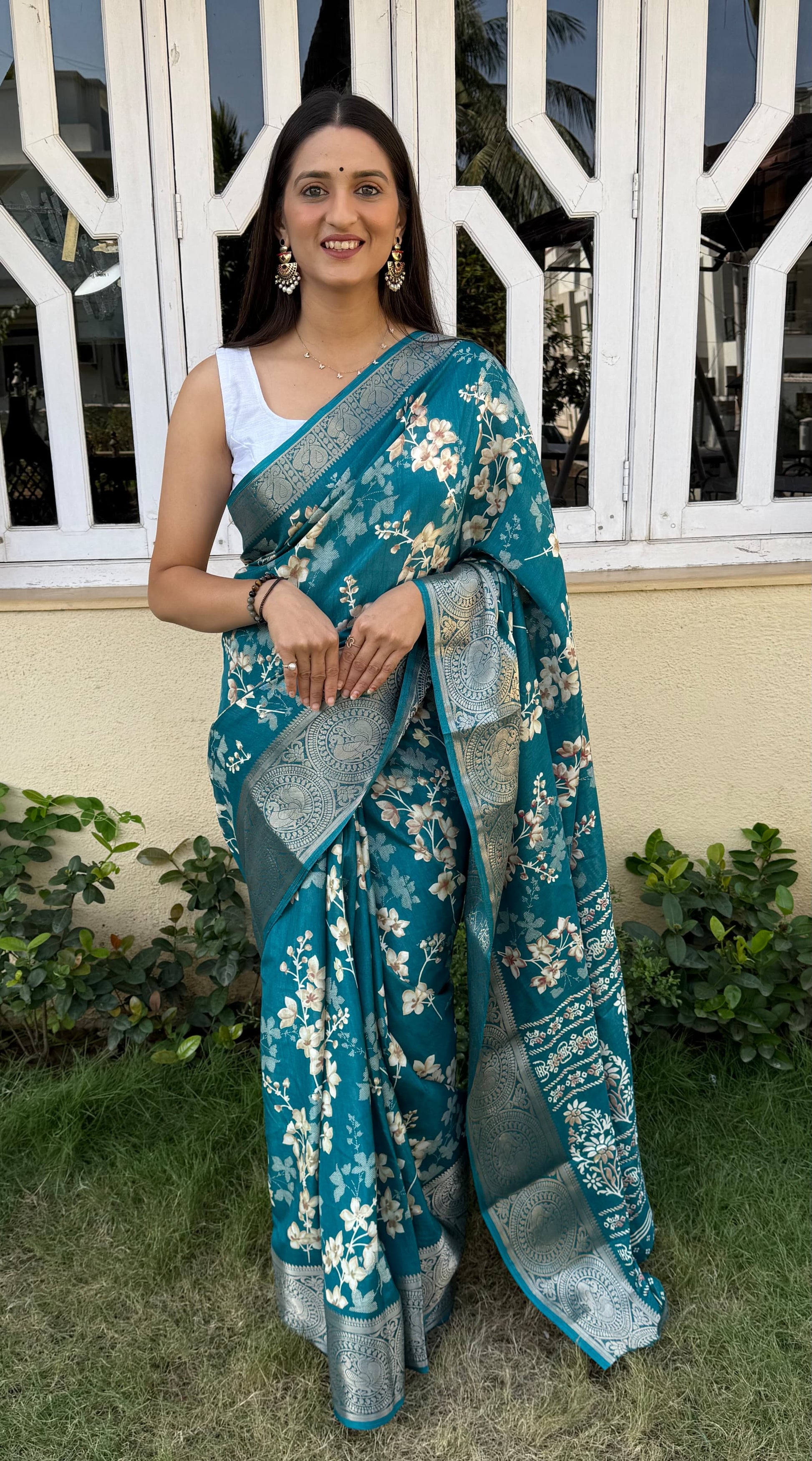 Product Image - Stunning Patola Saree - Pure Dola Silk for Festive Elegance