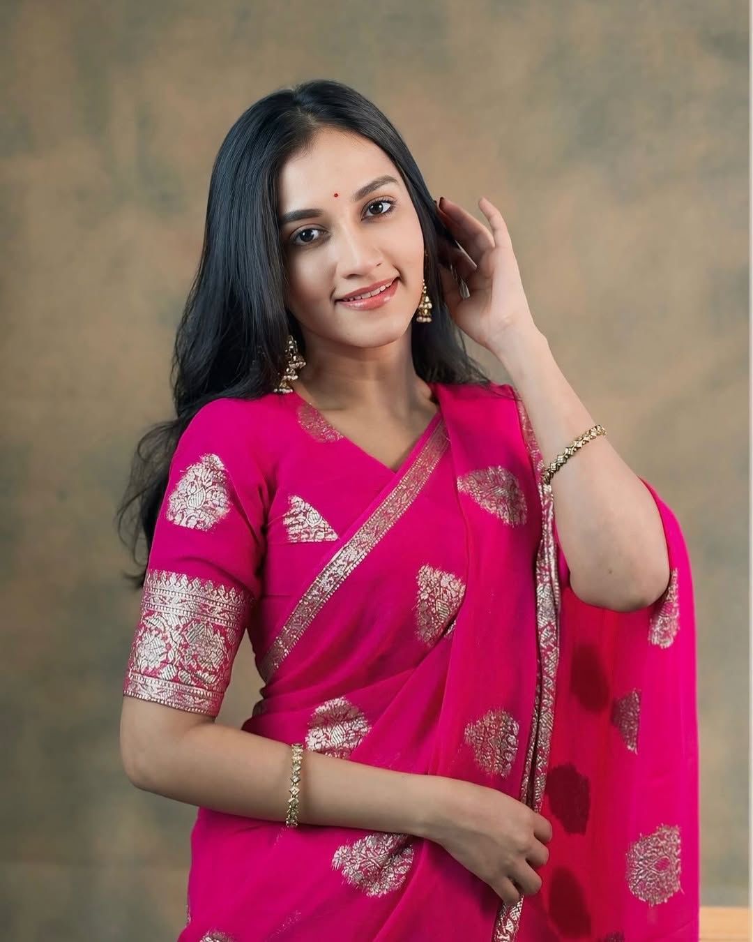 Product Image - Designer Viscose Georgette Saree with Contrast Blouse - Perfect for Festive & Wedding Wear