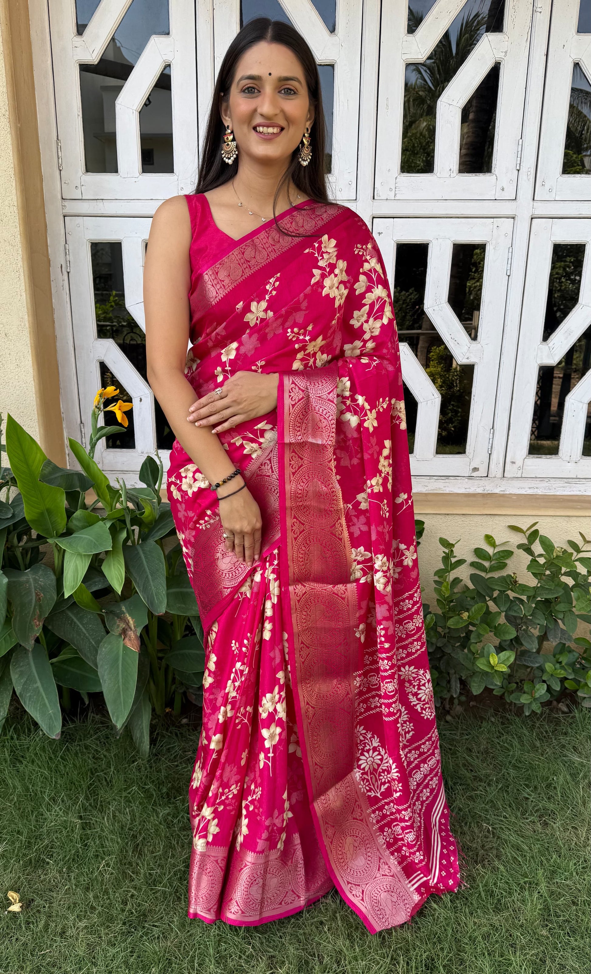 Product Image - Stunning Patola Saree - Pure Dola Silk for Festive Elegance