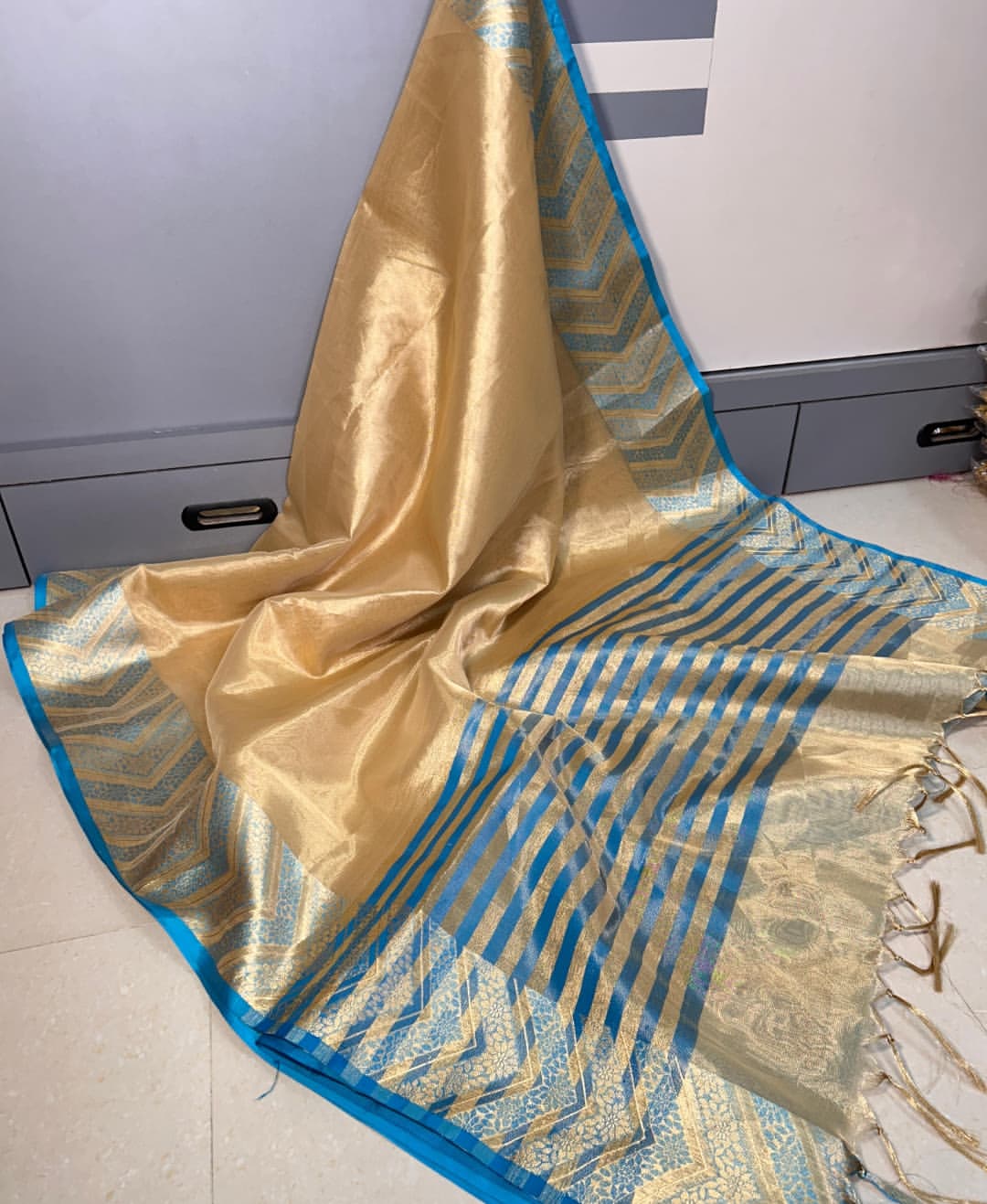 Product Image - Exquisite Banarasi Kanchipuram Tissue Silk Saree with Alpi Border
