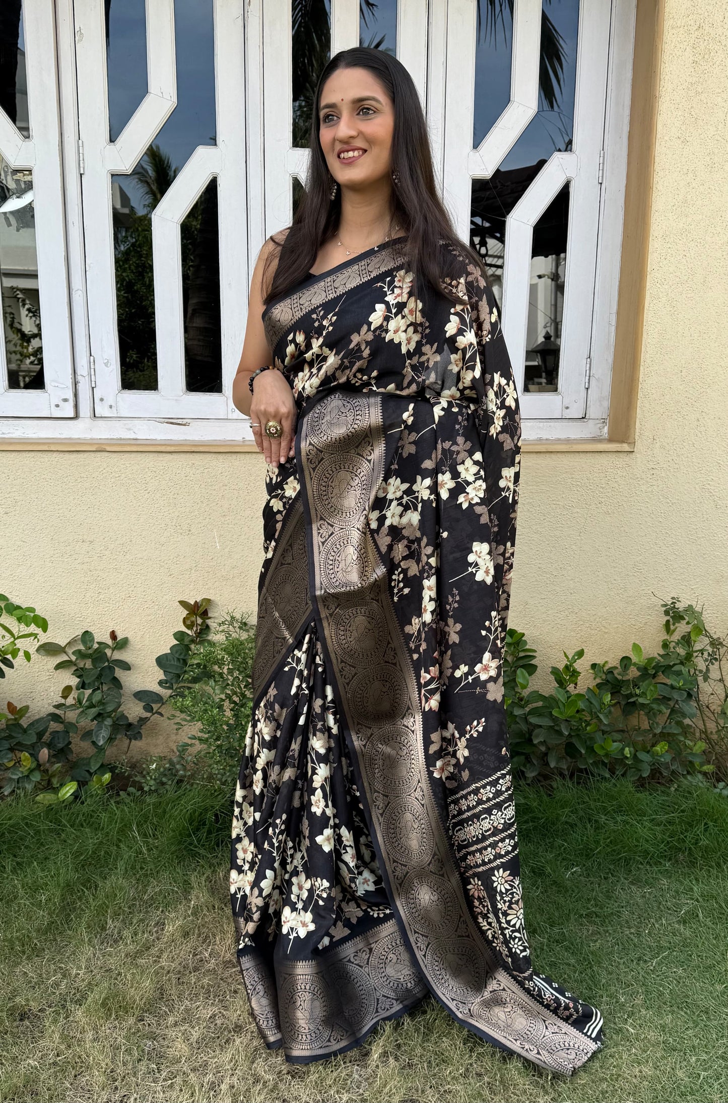 Product Image - Stunning Patola Saree - Pure Dola Silk for Festive Elegance
