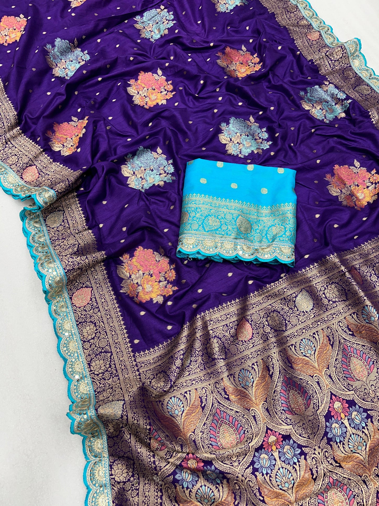 Product Image - Exquisite Designer Pure Silk Saree with Georgette Fabric - Festive Wear