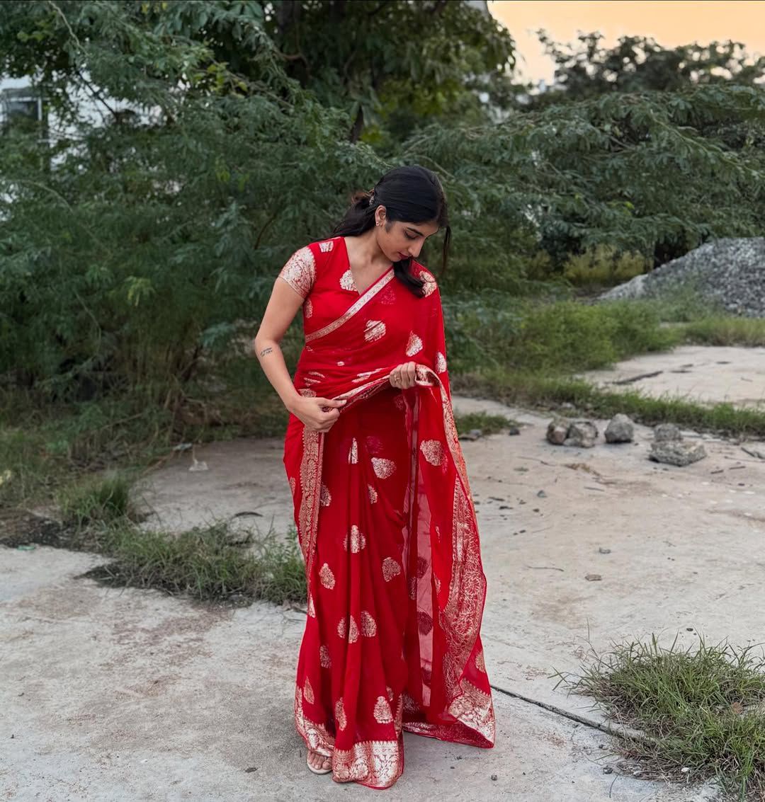 Product Image - Designer Viscose Georgette Saree with Contrast Blouse - Perfect for Festive & Wedding Wear