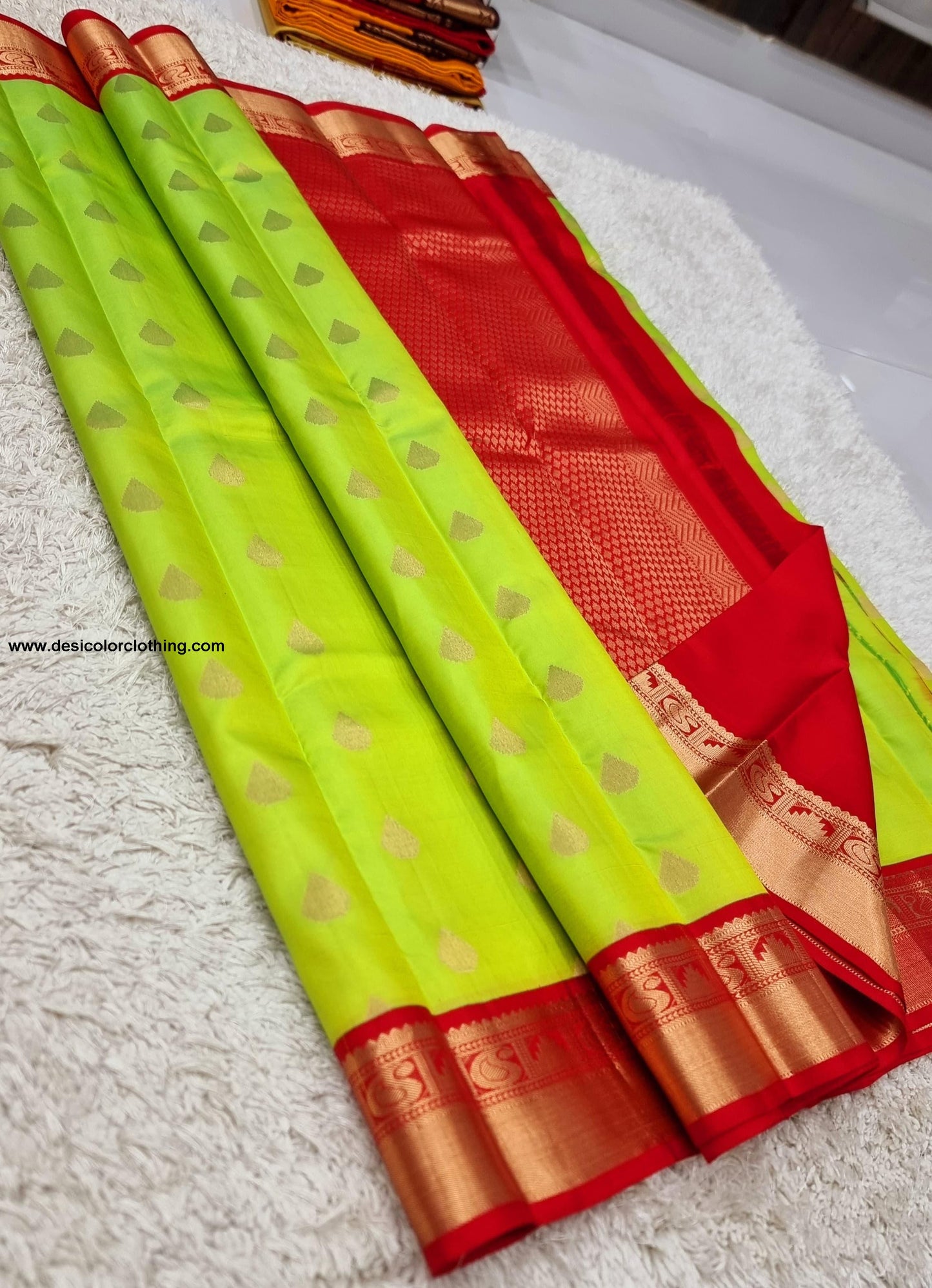Kanchipuram 100% Pure Korvai Pattern Gold Zari Silk Saree
