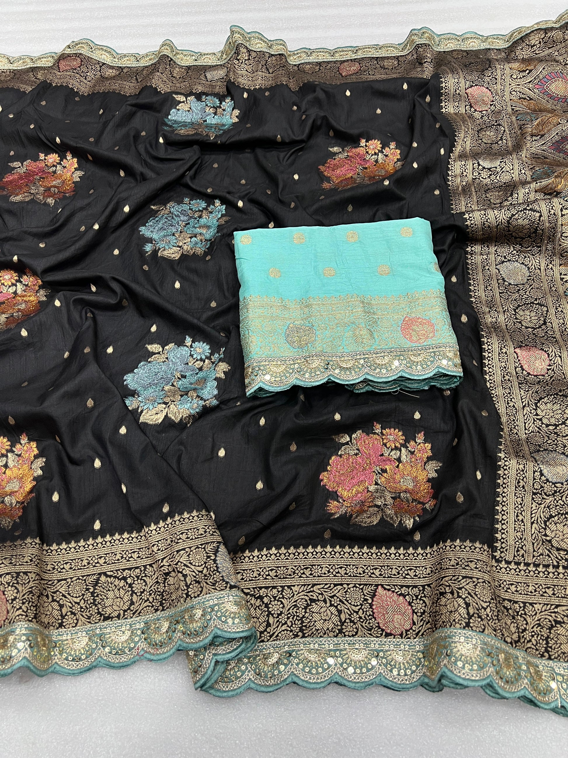 Product Image - Exquisite Designer Pure Silk Saree with Georgette Fabric - Festive Wear