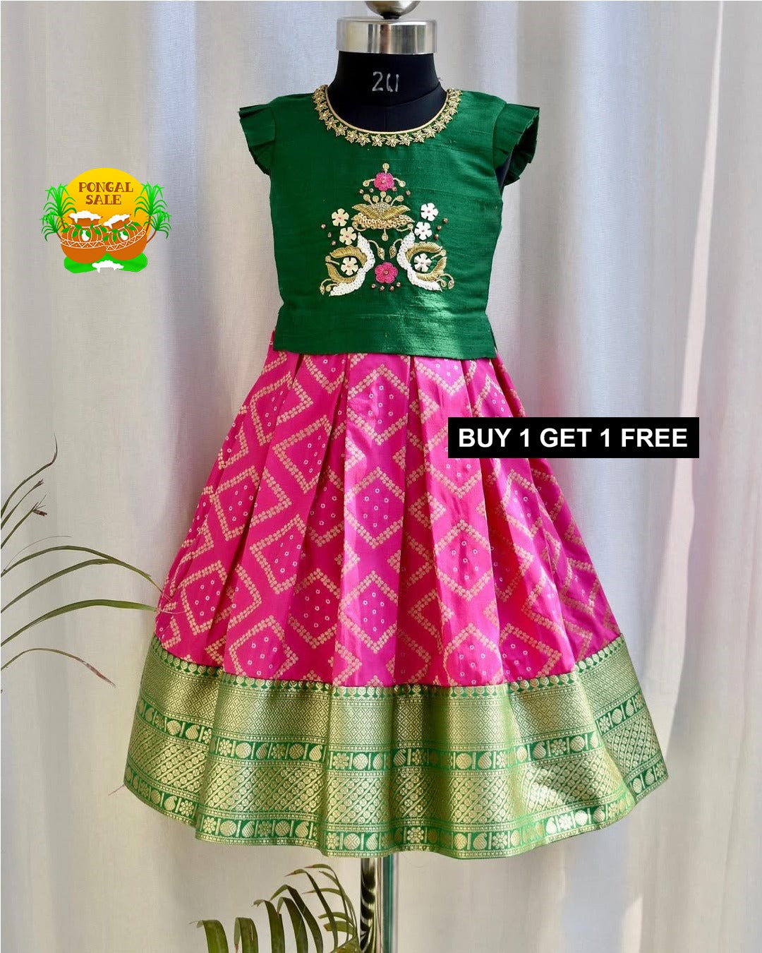 Product Image - Elegant Designer Georgette Saree for Festive and Wedding Wear
