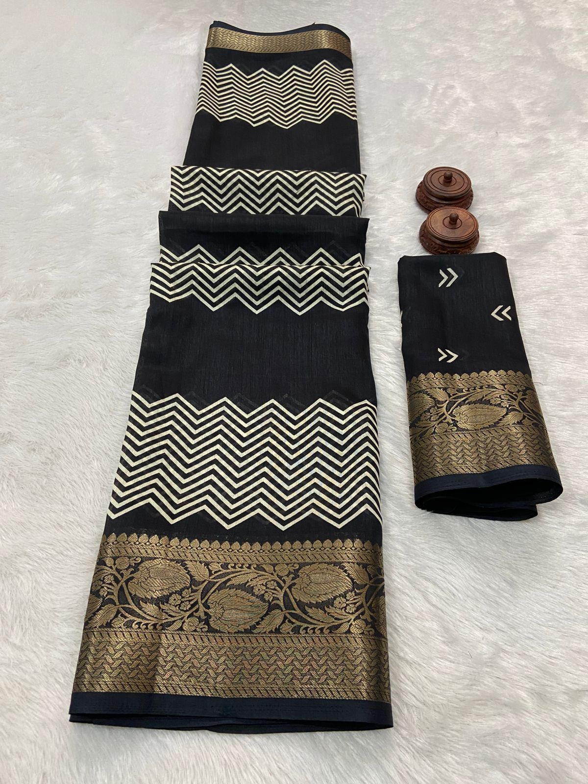 Product Image - Elegant Pure Dola Silk Saree with Heavy Jacquard Weaving Border and HD Kalamkari Style Print