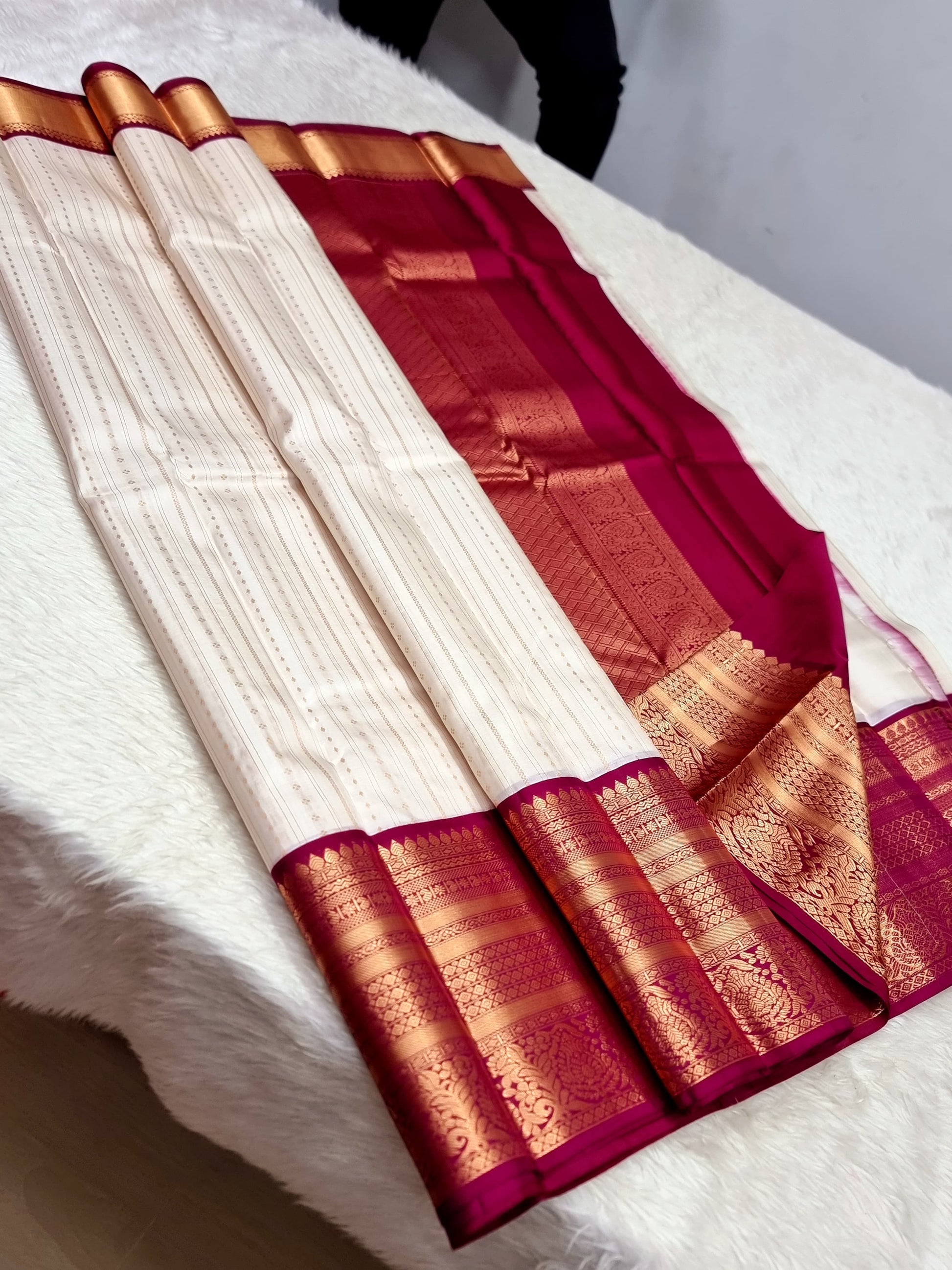 Product Image - Exquisite 1 Gram Gold Pure Zari Handwoven Kanchipuram Silk Sarees