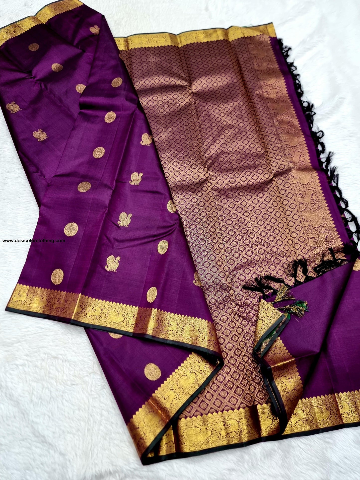 Beautiful Hand-Painted Organza Silk Saree – A Blend of Artistry and Elegance