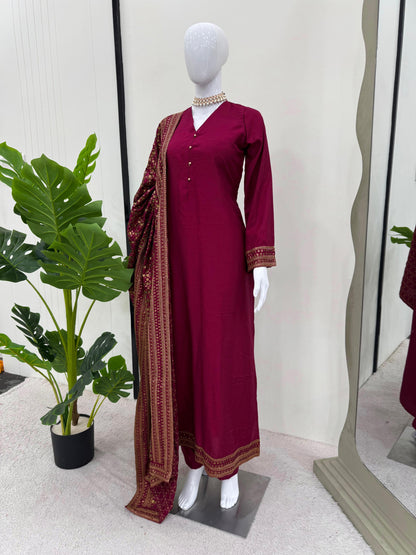 Product Image - Exquisite Designer Saree in Monsoon Silk - Perfect for Festive Wear