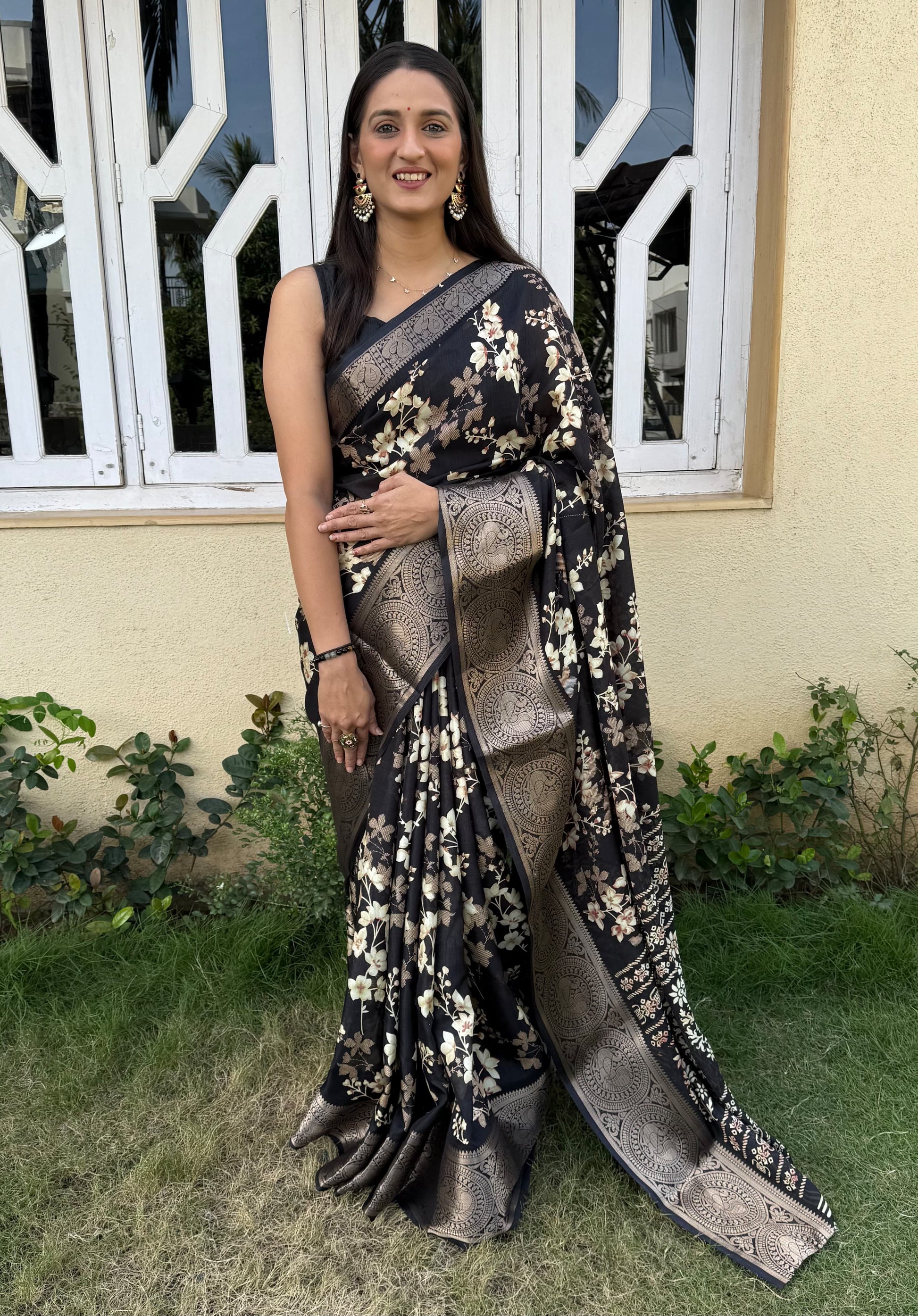 Product Image - Stunning Patola Saree - Pure Dola Silk for Festive Elegance