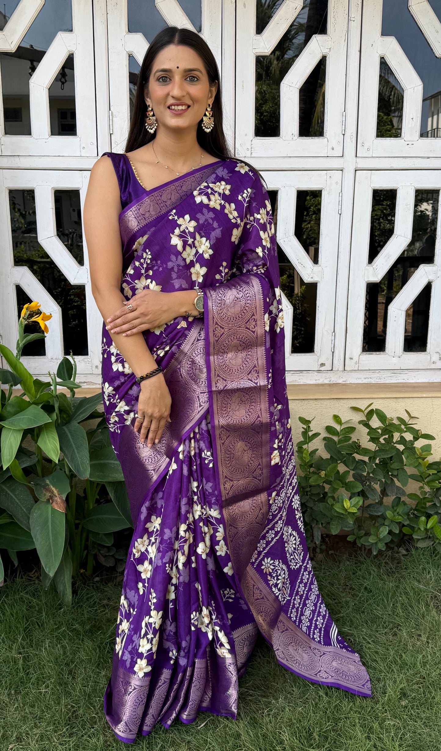 Product Image - Stunning Patola Saree - Pure Dola Silk for Festive Elegance