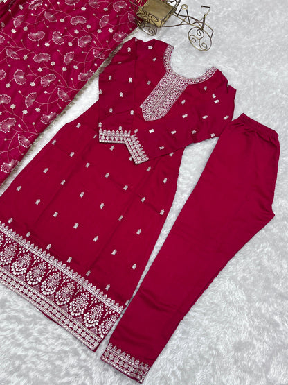 Product Image - Exquisite Pure Blooming Vichitra Silk Kurta with Dupatta Set