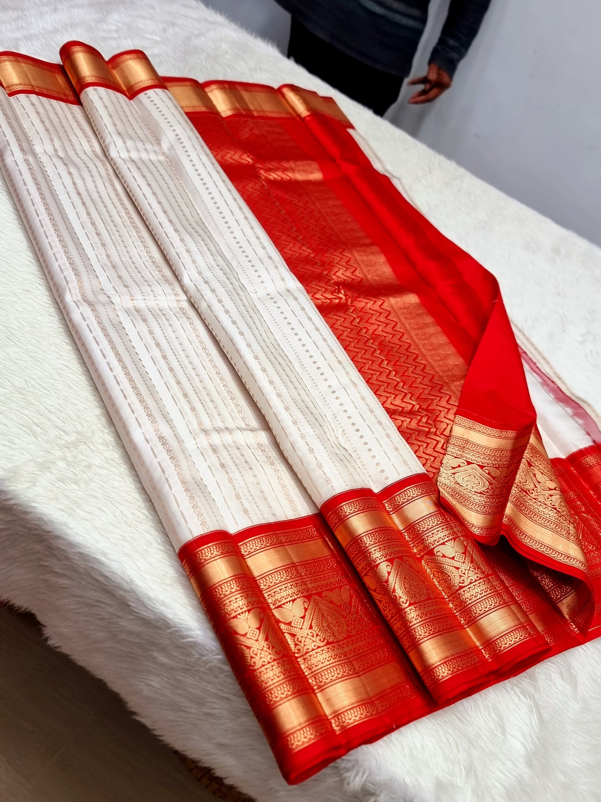 Product Image - Exquisite 1 Gram Gold Pure Zari Handwoven Kanchipuram Silk Sarees