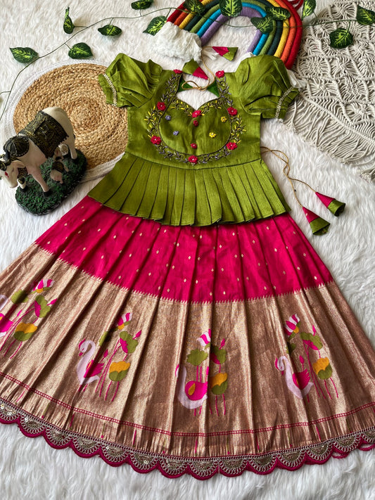 Product Image - Elegant Designer Saree in Georgette Fabric
