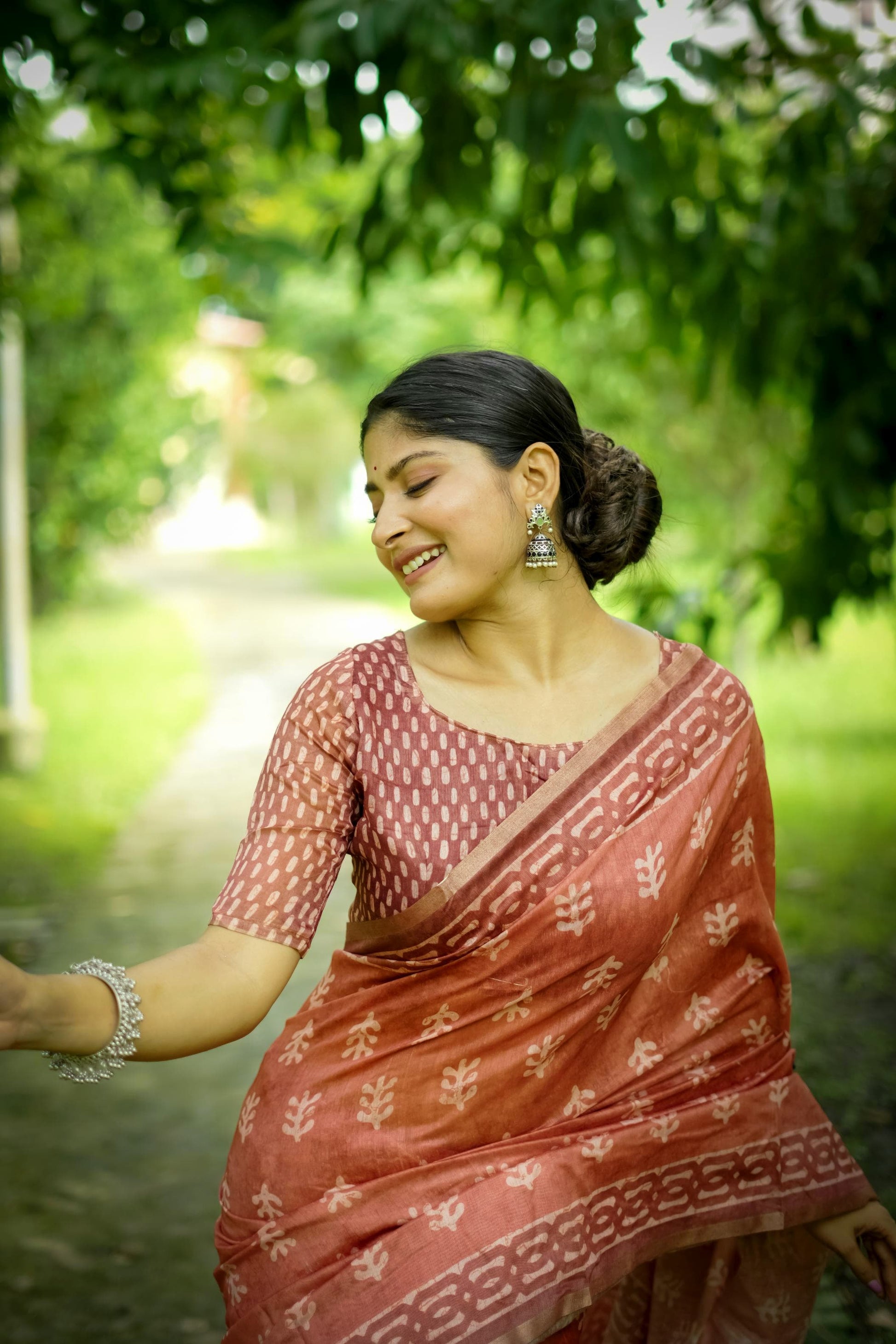 Product Image - Elegant Dhanwari Cotton Saree with Zari Border - Premium Ethnic Wear