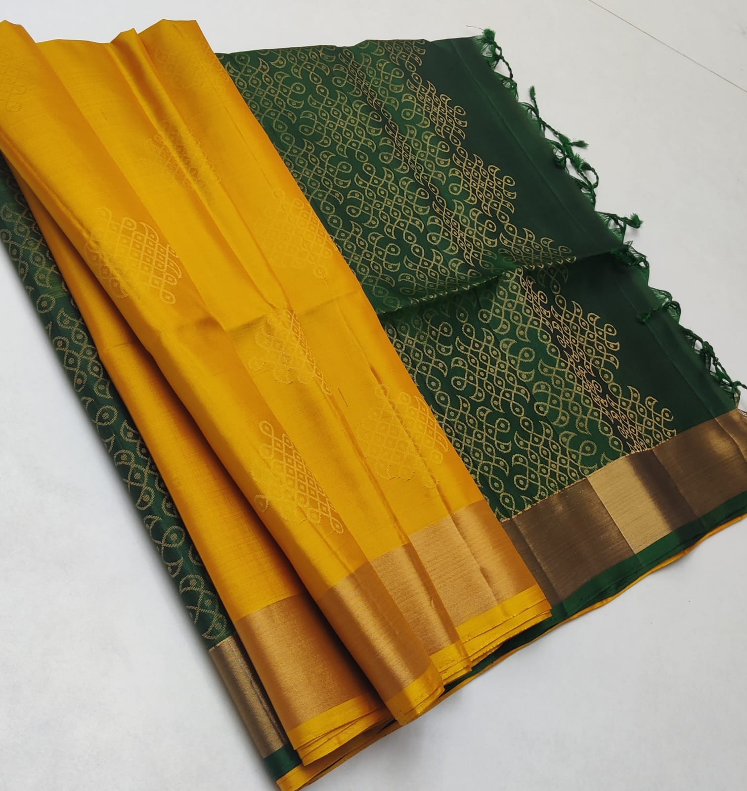 Product Image - Designer Pure Soft Silk Saree with Handloom Craftsmanship