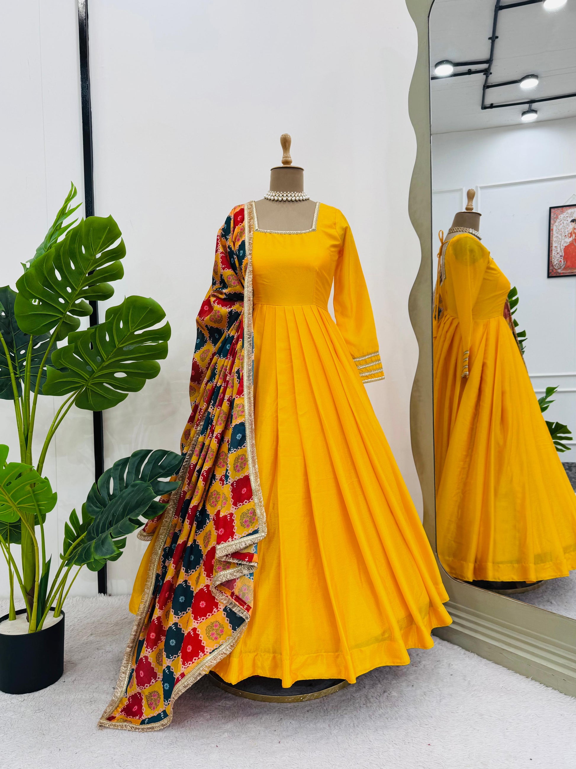 Product Image - Valentine Special Pure Maheshwari Silk Saree with Diamond Work