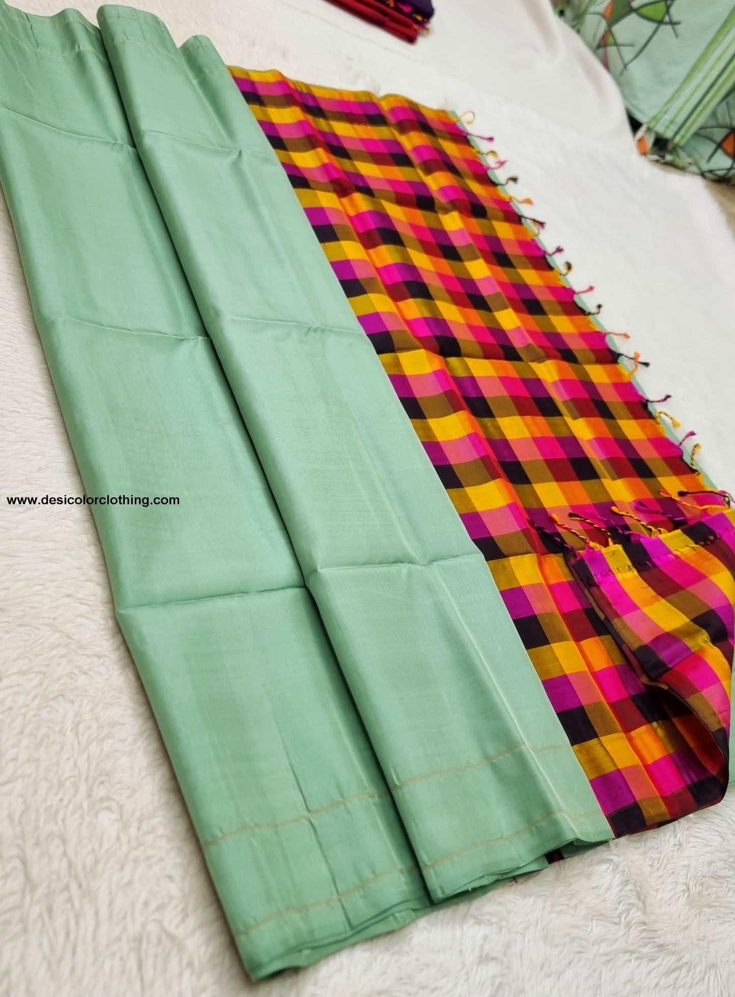 Kanchipuram 100% Pure Handwoven Borderless Silk Saree with Multi-Color Checks