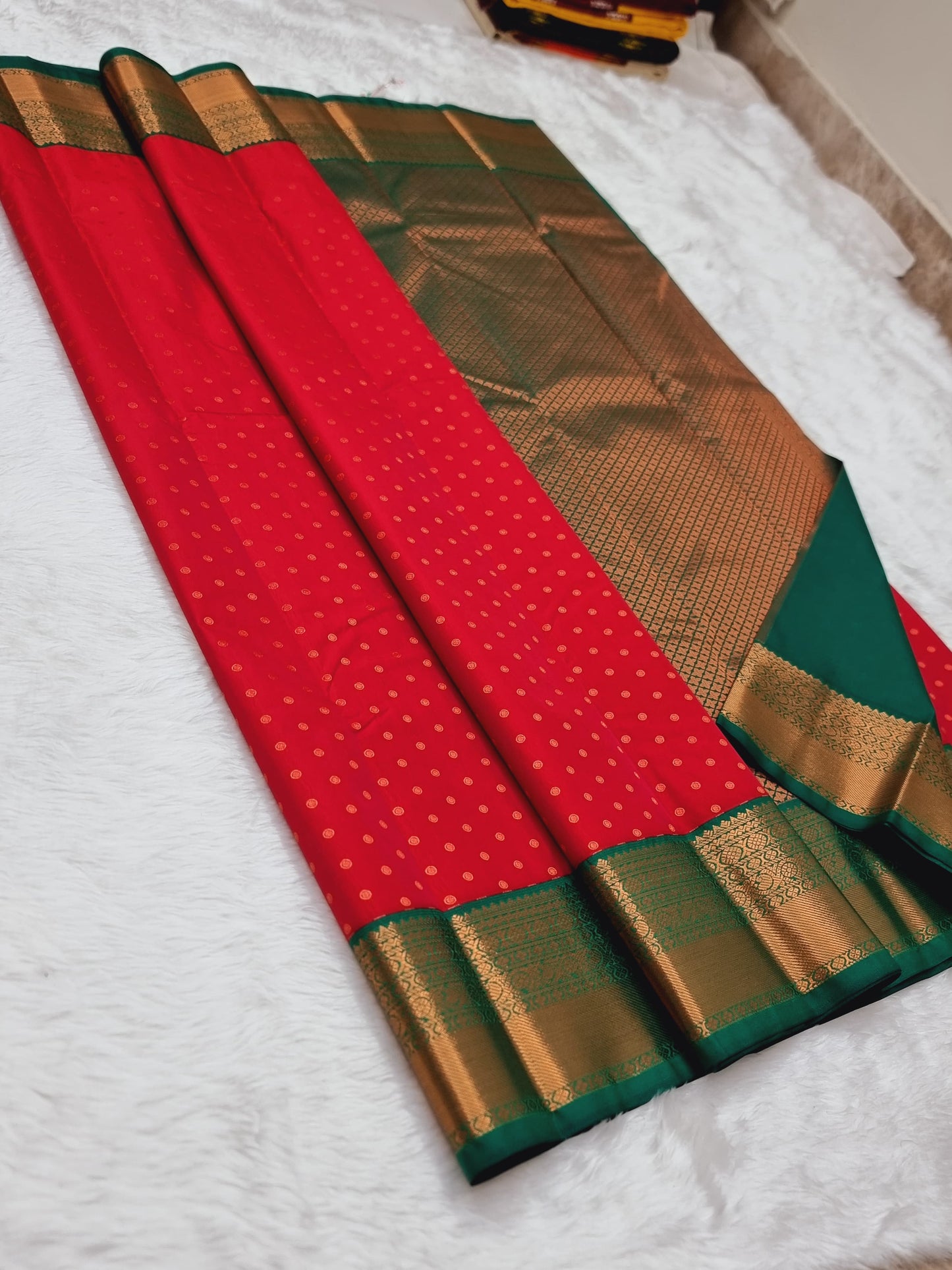 Product Image - Exquisite Kanchipuram Korvai Pattern Silk Saree with Contrast Blouse