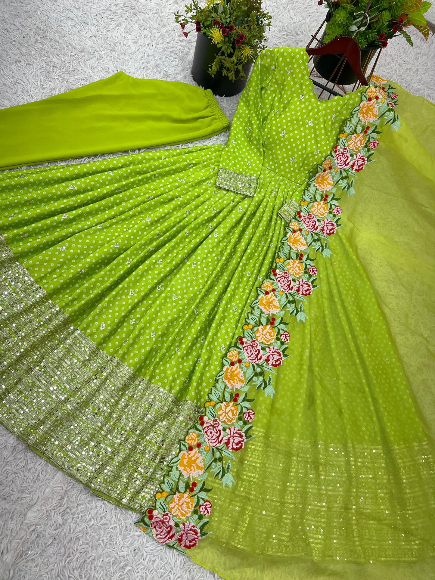 Product Image - Exquisite Designer Georgette Fabric Saree for Weddings & Festive Events