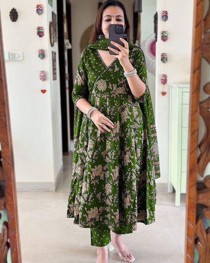 Product Image - Designer Georgette Wear - Elegant Kurta Pant and Dupatta Set