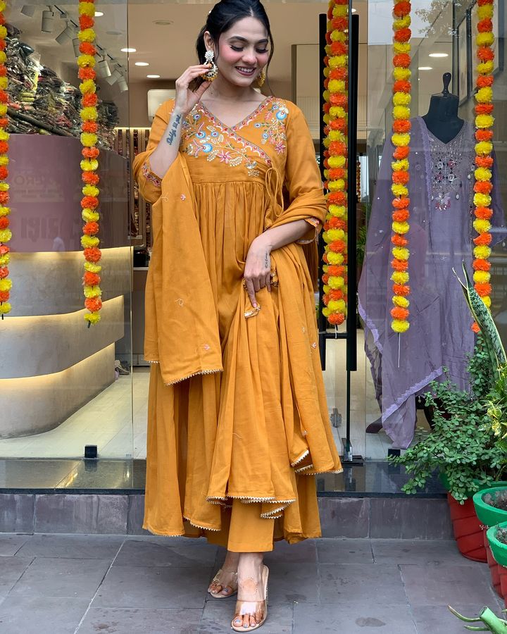 Product Image - Designer Viscose Chanderi Embroidery Kurti Pant with Dupatta - Perfect Wedding Attire