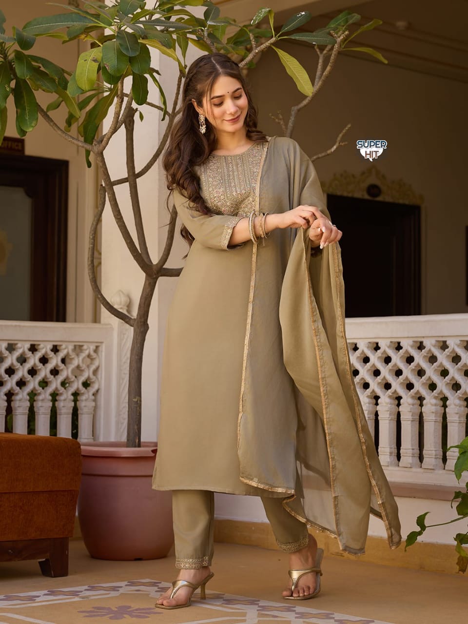 Product Image - Elegant Party Wear Suits for Women - 1