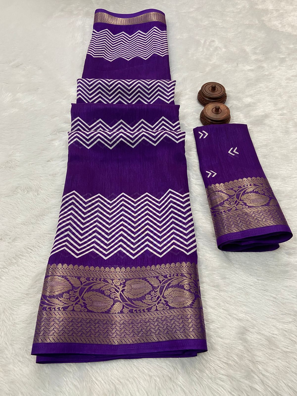 Product Image - Elegant Pure Dola Silk Saree with Heavy Jacquard Weaving Border and HD Kalamkari Style Print